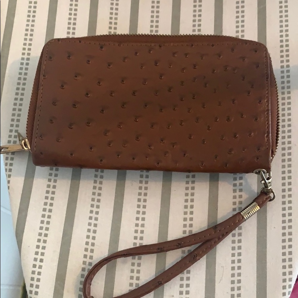 Spacious Wallet - Picture 3 of 4